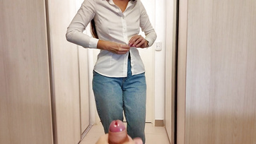 A munka előtt a nagyseggű mostohaanyukám megengedte hogy teleélvezzem a bugyiját