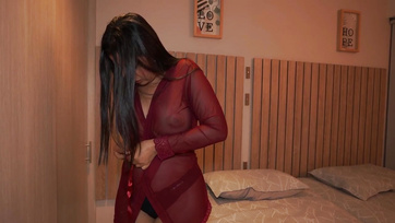 Alvás közben vágta be a duzzadt pöcsét a mostoha muterja finom puncijába