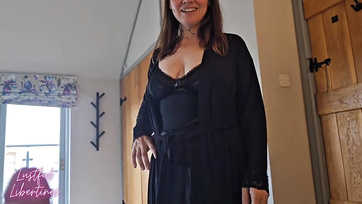 Állítása szerint az apám már nem tudja megbaszni úgyhogy én dugtam meg helyette a nevelőanyámat