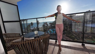 Az irreálisan nagyfarkú öregember elvitte nyaralni a cuki thaiföldi lányt egy szopásért cserébe