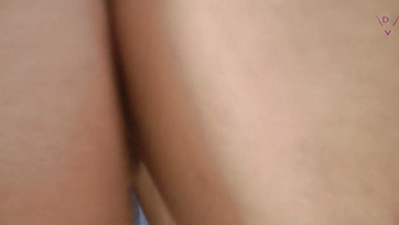 A német milf hölgyike csöcsei közé is bedughatta a farkát mielőtt egy hatalmas élvezett a puncijába