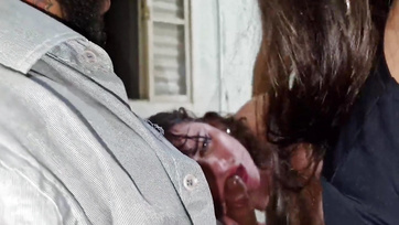 Elővették a faszukat a haverjaink és durván megbasztak engem és a pajkos barátnőmet