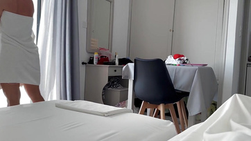 After Shower, Big-Assed Step-Sis Massaged My Cock in Hotel Room