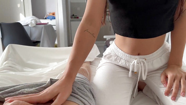 After Shower, Big-Assed Step-Sis Massaged My Cock in Hotel Room