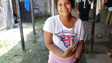 Pounded the Sexy Neighbor Girl in the Garden After Getting Turned On by Her Round Booty