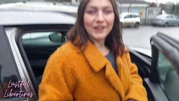 Pont teleélvezte a szeretője a hűtlen milf hölgy punciját amikor hívta telefonon a pasija