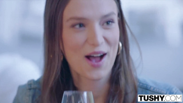 A lakótársuk seggét is kinyalták a pajzán ribancok mielőtt keményen seggbe lettek baszva