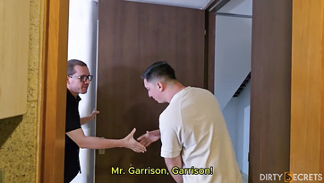 A perverz nőszemély egy kis kalandra vágyott úgyhogy felkínálta a seggét a szeretője mostohafiának