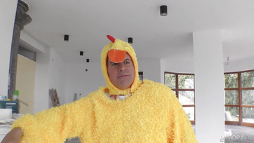 Egy hatalmas faszt hozott a nyuszi az análimádó tini lánynak húsvétkor