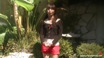 A gyönyörű ázsiai cserediák összes lyukát megtömték a nagyfarkú amerikai srácok