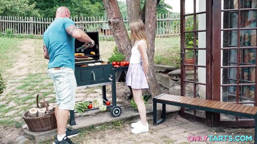 A nyáron megtörtént életem első édeshármasa a szabadban a pasimmal és a mostohaapámmal