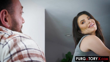 Épp kefélni készült a perverz milf feleség amikor megérkezett a cuki mostohalánya