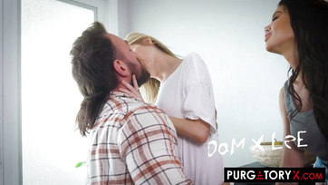 Épp kefélni készült a perverz milf feleség amikor megérkezett a cuki mostohalánya