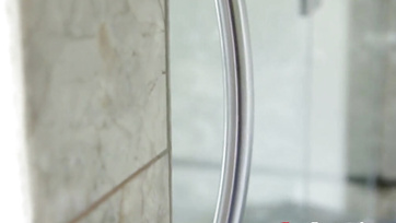 Olyan keményen megkúrták a nimfomán lány szőrös punciját hogy erre sokáig emlékezni fog