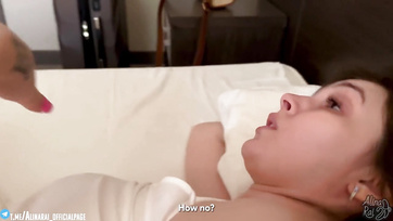 Először csak megfogdosta a nevelőanyukája csöcseit majd beakasztotta a farkát a puncijába