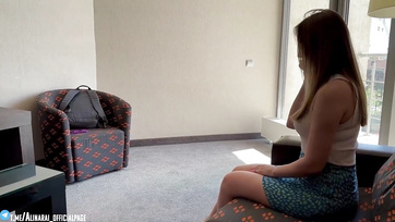 Először csak megfogdosta a nevelőanyukája csöcseit majd beakasztotta a farkát a puncijába