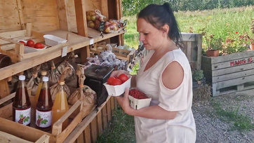 Curvy Housewife Gets Wild Outdoors with a Client