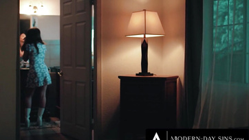 A barnahajú nimfomániás ribanc rádumálta a két jóképű expasiját hogy kúrják seggbe