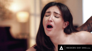 A barnahajú nimfomániás ribanc rádumálta a két jóképű expasiját hogy kúrják seggbe