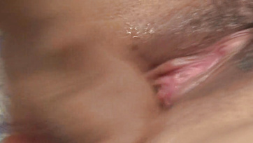 A tündéri ázsiai tini lányt keményen megdugták miután többször elélvezett zuhanyzás közben