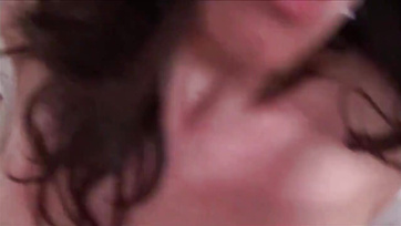 A hétvégén kettesben voltunk a nevelőanyámmal úgyhogy éjjel-nappal csak keféltünk