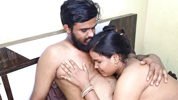 Minden kefélésüket lekamerázza és feltölti az internetre a buja indiai párocska