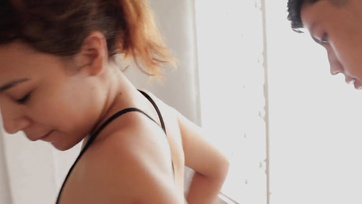 A rutinos anyuci hezitálás nélkül rámászott a mostohafia erektált péniszére