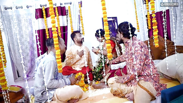 Öt kanos fickóval kefélt a bevállalós indiai feleség az esküvője éjszakáján