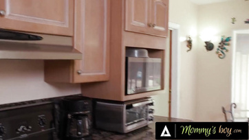 Az összes férfi eres faszát szívesen leszopta a dekoratív ingatlanos hölgy