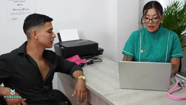 Hagyta a latin doktornő hogy a betege megbassza a kis puncját miután megvizsgálta a péniszét