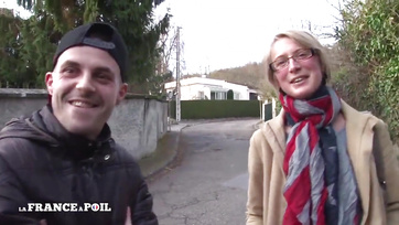 Az utcán felcsípett rövidhajú leányzó boldogan meglovagolta az ügynök dákóját