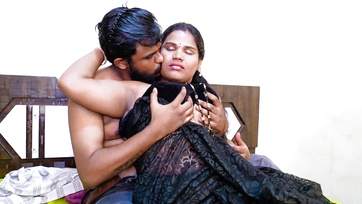 Csókolózás és 69-ezés után kutyapózban is befogadta a párja farkát a kis puncijába