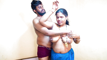 Csókolózás és 69-ezés után kutyapózban is befogadta a párja farkát a kis puncijába