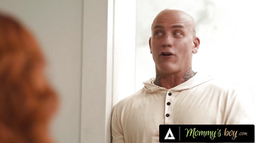 Épp a mostohafiával kefélt a hűtlen hölgy amikor megérkezett a dühös férje