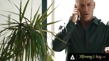 Épp a mostohafiával kefélt a hűtlen hölgy amikor megérkezett a dühös férje