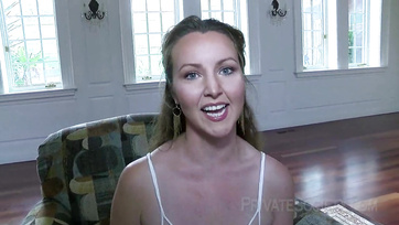 Szétnyitotta a lábát és befogadta az ánuszába a néger pasi méretes dákóját