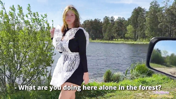 A kocsiban puncin és csöcsön dugtam a hatalmas popsival megáldott iskolás lányt