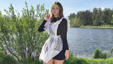 A kocsiban puncin és csöcsön dugtam a hatalmas popsival megáldott iskolás lányt