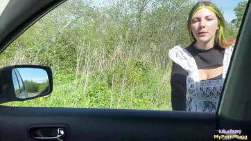 A kocsiban puncin és csöcsön dugtam a hatalmas popsival megáldott iskolás lányt