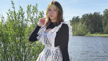 A kocsiban puncin és csöcsön dugtam a hatalmas popsival megáldott iskolás lányt