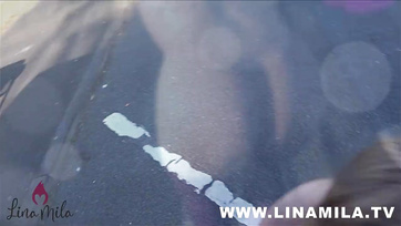 A nyilvános parkolóban szedte fel a pasit és baszatta meg a pináját a félmeztelen német csajszi