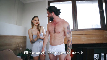 A feleségem nagymellű kishúga masszírozás közben véletlenül rámászott a farkamra