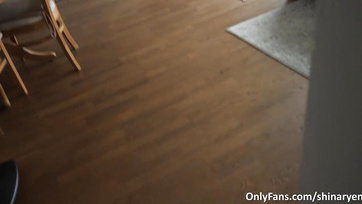 A bugyiján keresztül megdughattam a mostoha húgocskám finom kis punciját