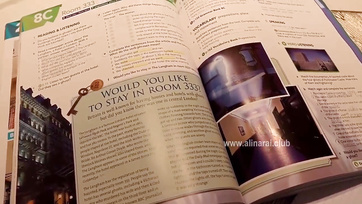 A muterom dögös barátnője letérdelt és elkezdte szopni a farkamat