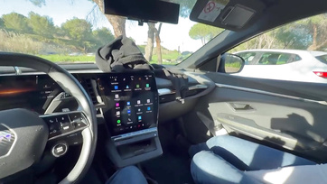 Megálltunk az autóval hogy leszopassam az erektált péniszemet a huncut asszonykámmal