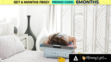 A vöröshajú milf rajtakapta a perverz mostoha lányát miközben a bugyiját szaglászta