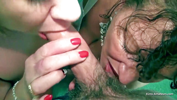 A dupla szopás után az egyik duci öreglány kapott egy faszt a puncijába