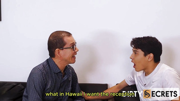 A szerelő is durván megbaszta a nimfó tini ribancot miután a fiúja seggbebaszta