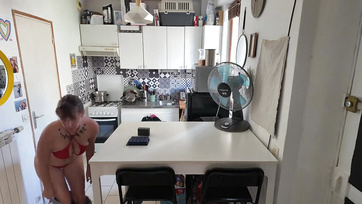 A szexmániás magyar nőci a jakuzziban csalta meg a férjét a szomszéd sráccal