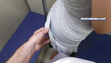 A szexmániás csajom leszopott egy idegen csávót a vonat wc-jében amíg én aludtam